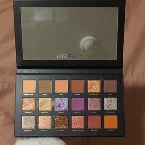 HUDA Beauty Eyeshadow Pallet